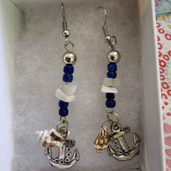 HANDMADE Swarovski crystal bracelet and anker seashell earrings set - Picture 3 of 3